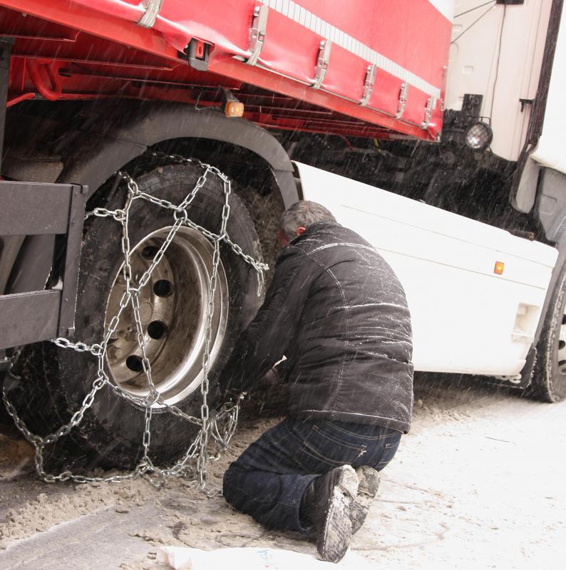 What is a Wheel Chain? (with pictures)