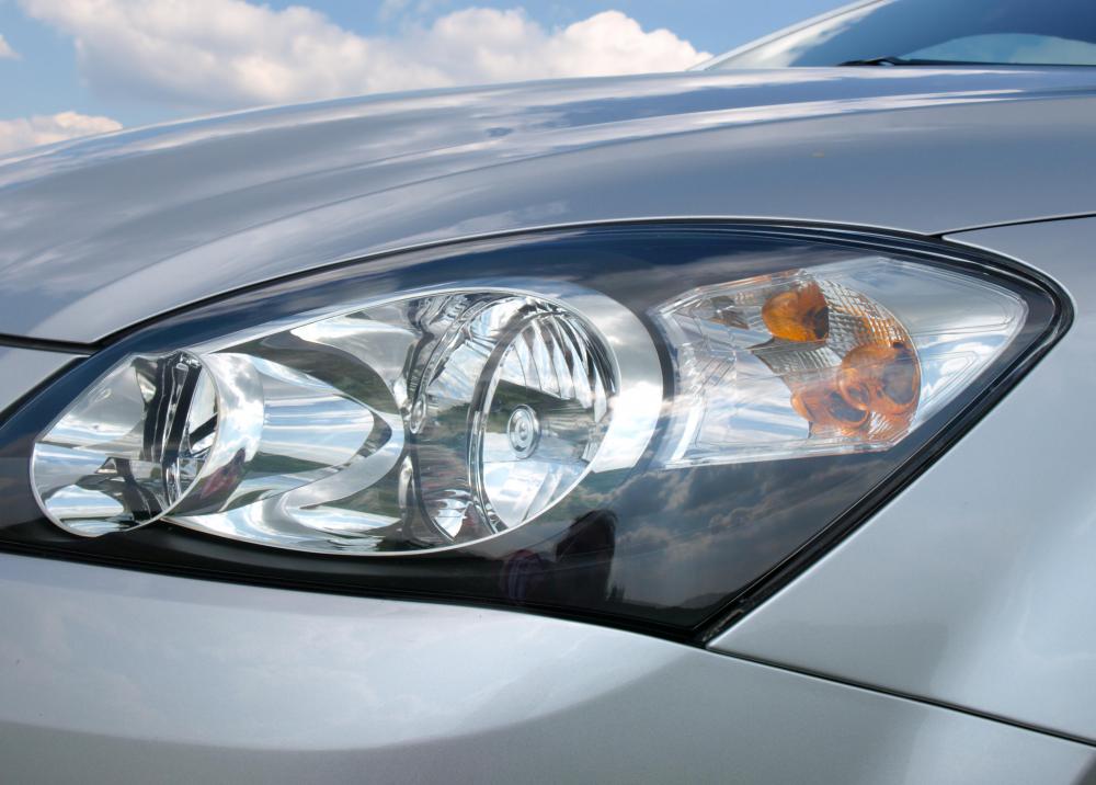 What are the Different Types of Headlight? (with pictures)