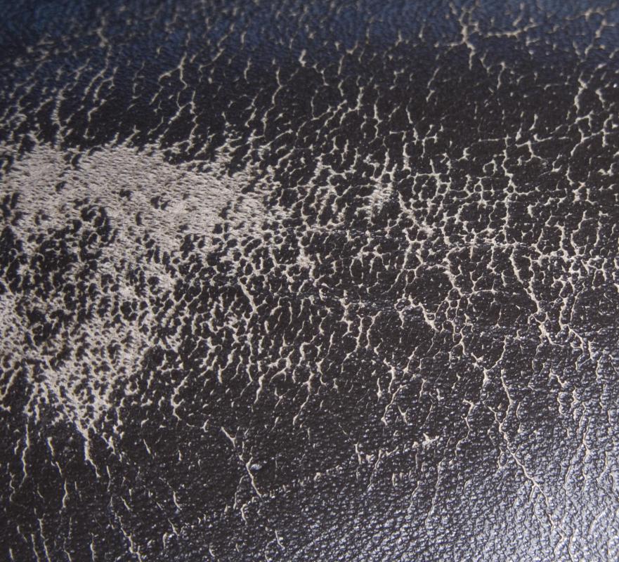 How do I Repair Auto Upholstery? (with pictures)