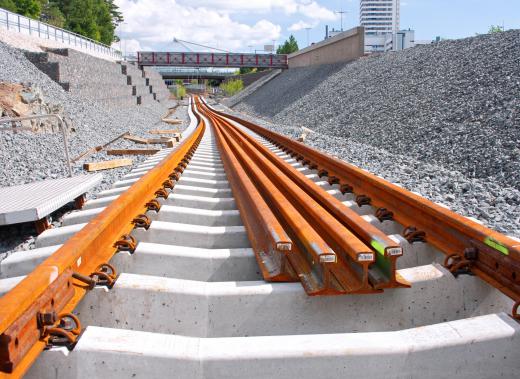 Rail joints use flat metal pieces called fishplates to connect segments of tracks together so the tracks extend over long distances.